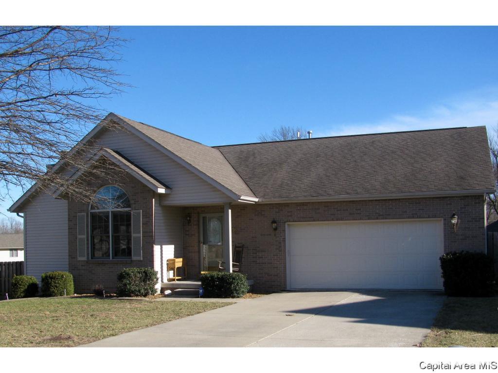 16 Spring Street Riverton, IL 62561 - Photo 1 of 28 Gallery Image 1