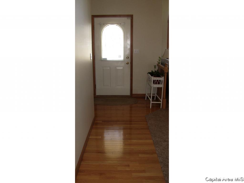 16 Spring Street Riverton, IL 62561 - Photo 2 of 28 Gallery Image 2
