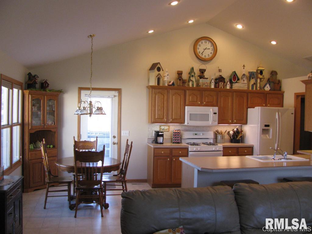 16 Spring Street Riverton, IL 62561 - Photo 9 of 28 Gallery Image 9