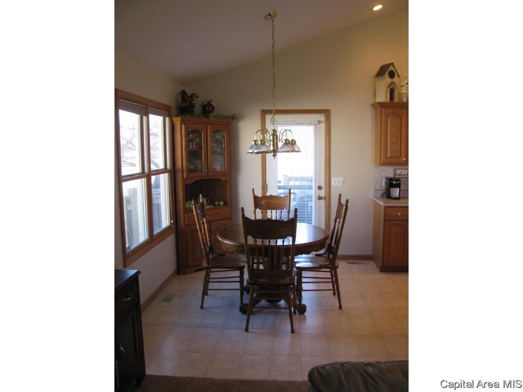 16 Spring Street Riverton, IL 62561 - Photo 10 of 28 Gallery Image 10