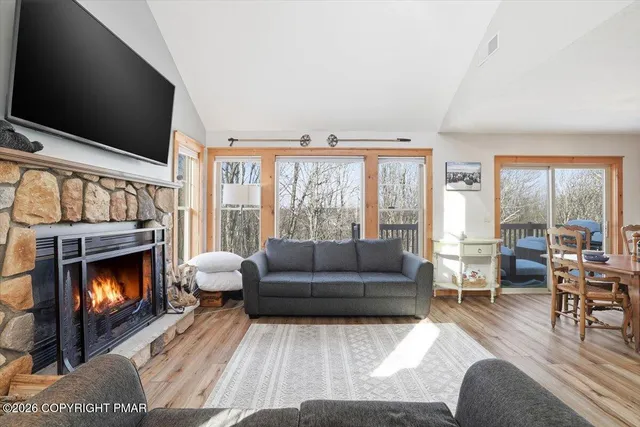 $449,777 | 208 Sycamore Court, Tannersville, PA 18372