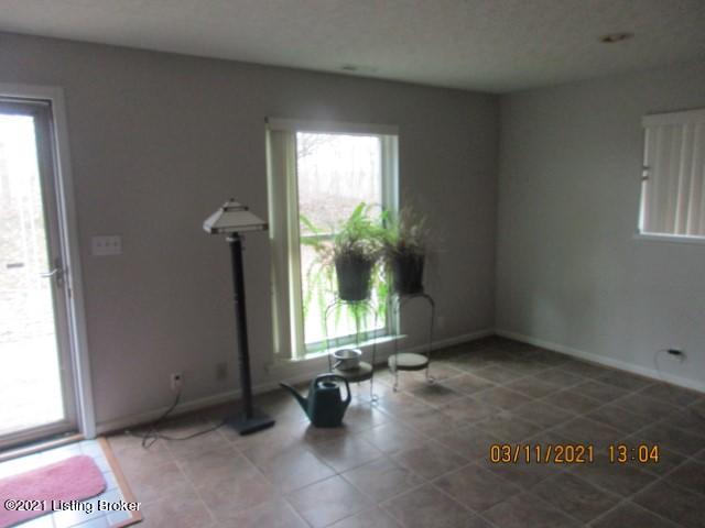 221 Plum Ridge Road Taylorsville, KY 40071 - Photo 16 of 44 IMG_3171 (Small)