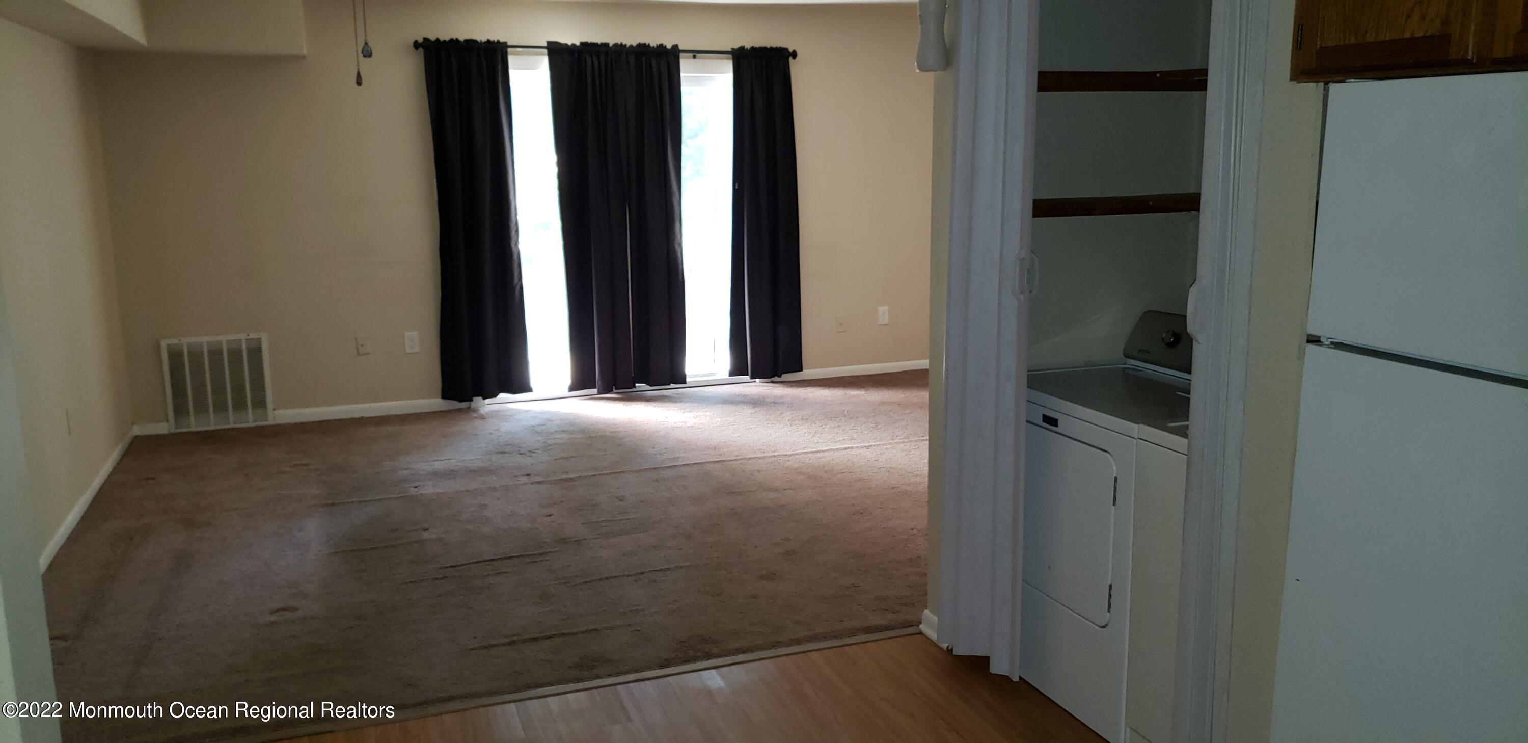 31 Pin Oak Lane Little Egg Harbor, NJ 08087 - Photo 4 of 10 20220722_165244