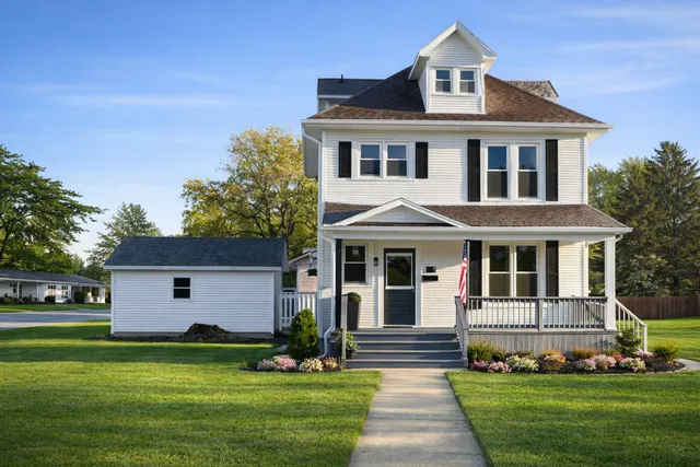 $249,999 | 195 West 3rd Avenue, Clifton, IL 60927