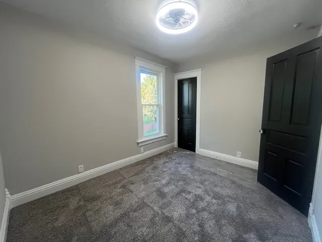 $249,999 | 195 West 3rd Avenue, Clifton, IL 60927