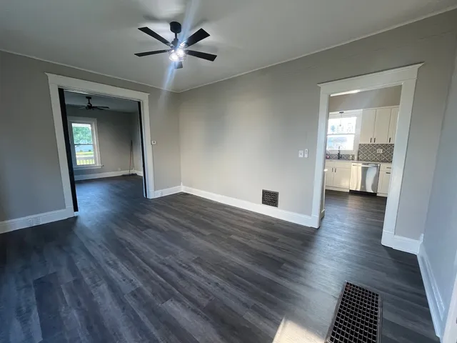 $249,999 | 195 West 3rd Avenue, Clifton, IL 60927