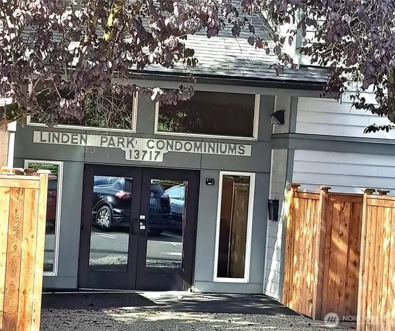 $1,500 | 13717 Linden Avenue North, Unit 215, Seattle, WA 98133