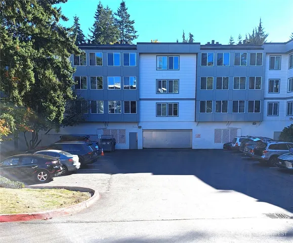 $1,500 | 13717 Linden Avenue North, Unit 215, Seattle, WA 98133