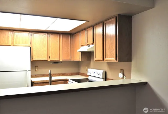 $1,500 | 13717 Linden Avenue North, Unit 215, Seattle, WA 98133