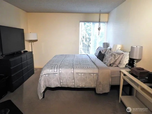 $1,500 | 13717 Linden Avenue North, Unit 215, Seattle, WA 98133