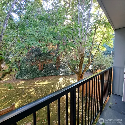 $1,500 | 13717 Linden Avenue North, Unit 215, Seattle, WA 98133