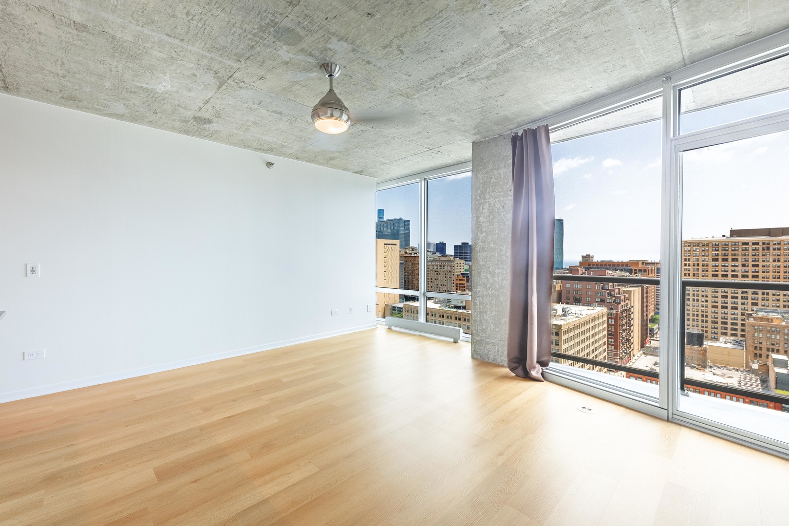 611 South Wells Street, Unit 2301 Chicago, IL 60607 - Photo 14 of 25 a view of an empty room and a balcony