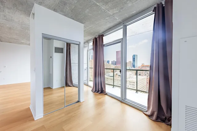 a view of entryway with room