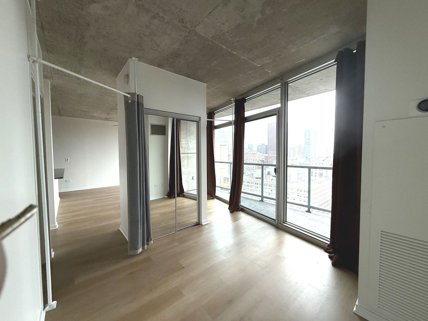 611 South Wells Street, Unit 2301 Chicago, IL 60607 - Photo 20 of 25 a view of an entryway