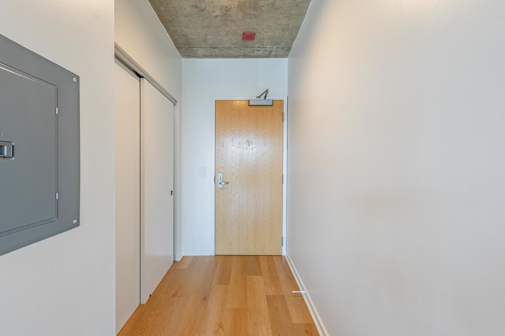 611 South Wells Street, Unit 2301 Chicago, IL 60607 - Photo 5 of 25 a view of a hallway