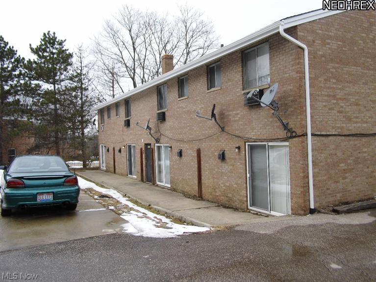 2646 Chamberlain Road Akron, OH 44333 - Photo 2 of 24 2646 Chamberlain rd, Fairlawn, OH 44333 Back