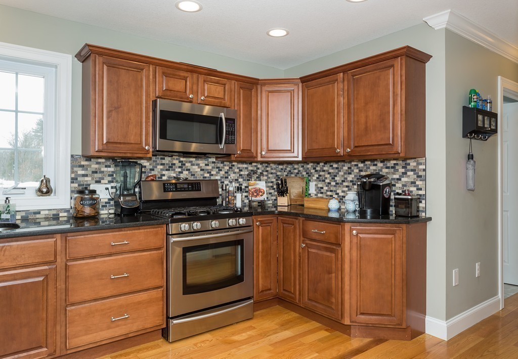 437 Porter Road East Longmeadow, MA 01028 - Photo 3 of 30 Gallery Image 3