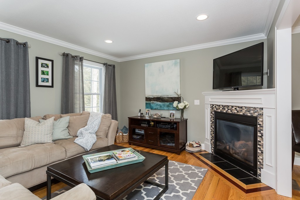 437 Porter Road East Longmeadow, MA 01028 - Photo 8 of 30 Gallery Image 8