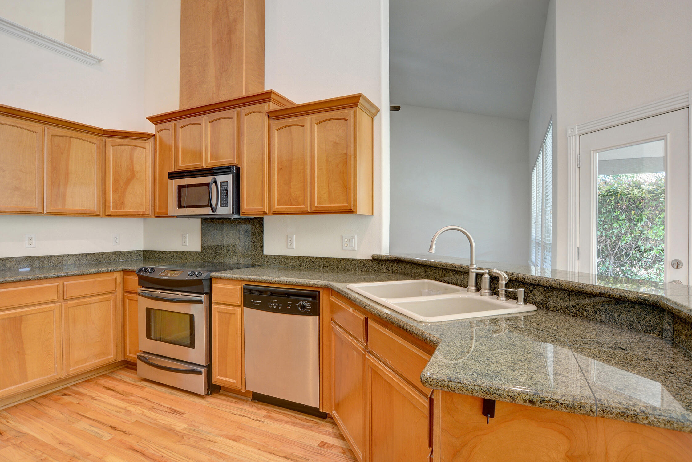 108 Sandridge Way Eagle Point, OR 97524 - Photo 30 of 55 DSC_6368_69_70Natural Custom Settings
