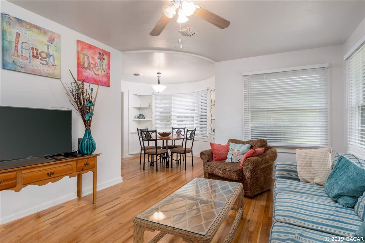 501 Southwest 28 Street Gainesville, FL 32607 - Photo 2 of 25 Nice Hardwood Floors