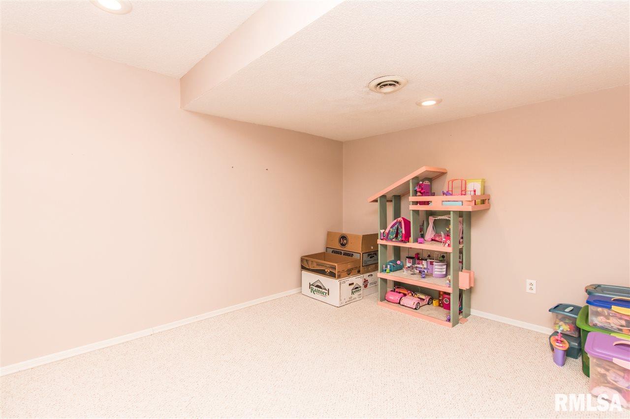 9731 West Whittingham Point Mapleton, IL 61547 - Photo 33 of 36