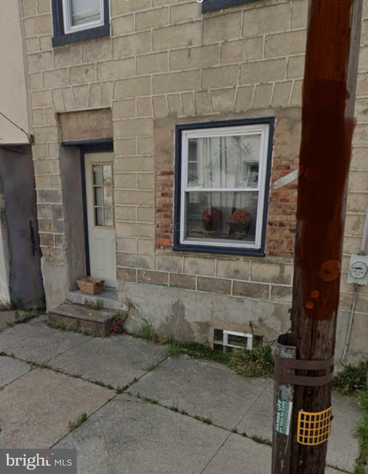 139 East Street Philadelphia, PA 19127 - Photo 3 of 6 a front view of a house with a yard