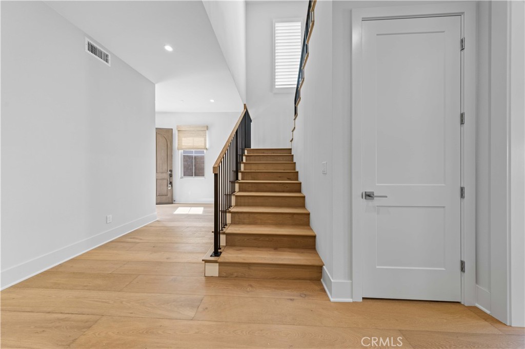 233 Pinnacle Irvine, CA 92602 - Photo 13 of 64 a view of entryway