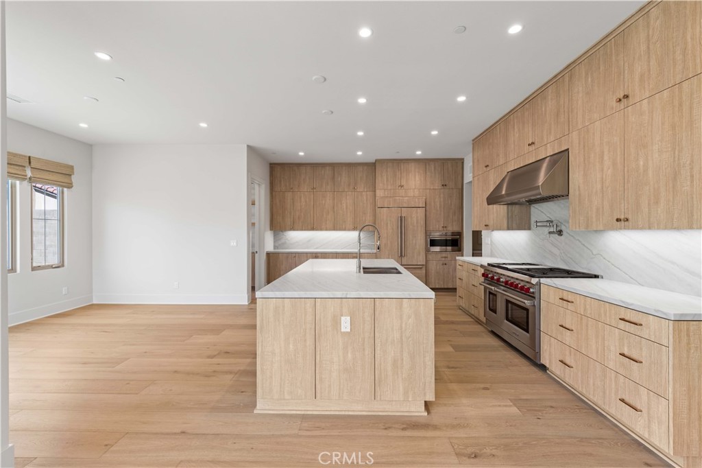 233 Pinnacle Irvine, CA 92602 - Photo 19 of 64 a kitchen with stainless steel appliances granite countertop a sink a stove and a refrigerator