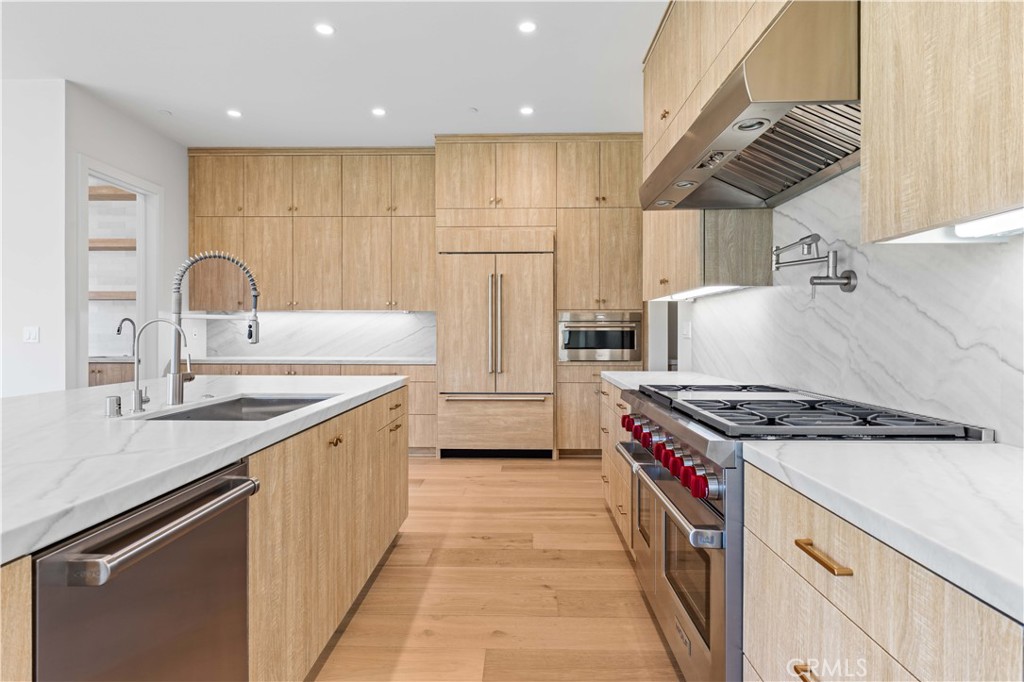 233 Pinnacle Irvine, CA 92602 - Photo 21 of 64 a kitchen with stainless steel appliances granite countertop a sink stove and refrigerator