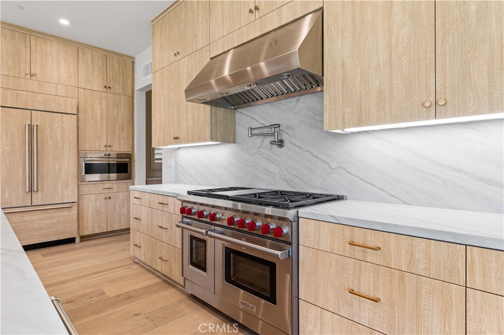 233 Pinnacle Irvine, CA 92602 - Photo 23 of 64 a kitchen with stainless steel appliances granite countertop a stove and a refrigerator