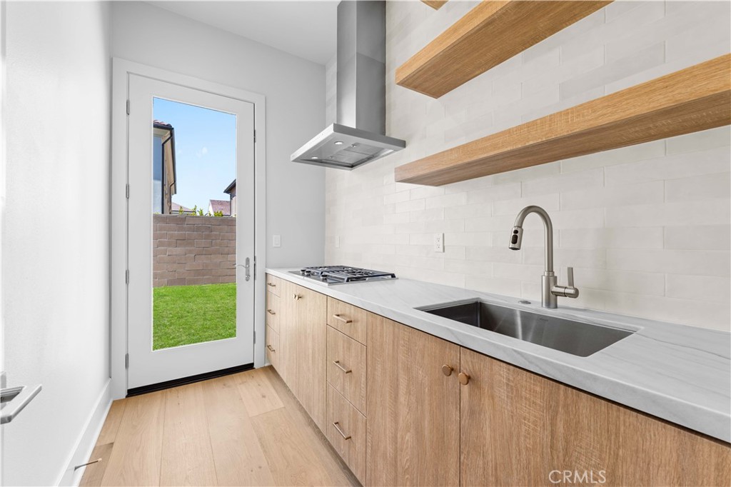 233 Pinnacle Irvine, CA 92602 - Photo 28 of 64 a kitchen with a sink and stove