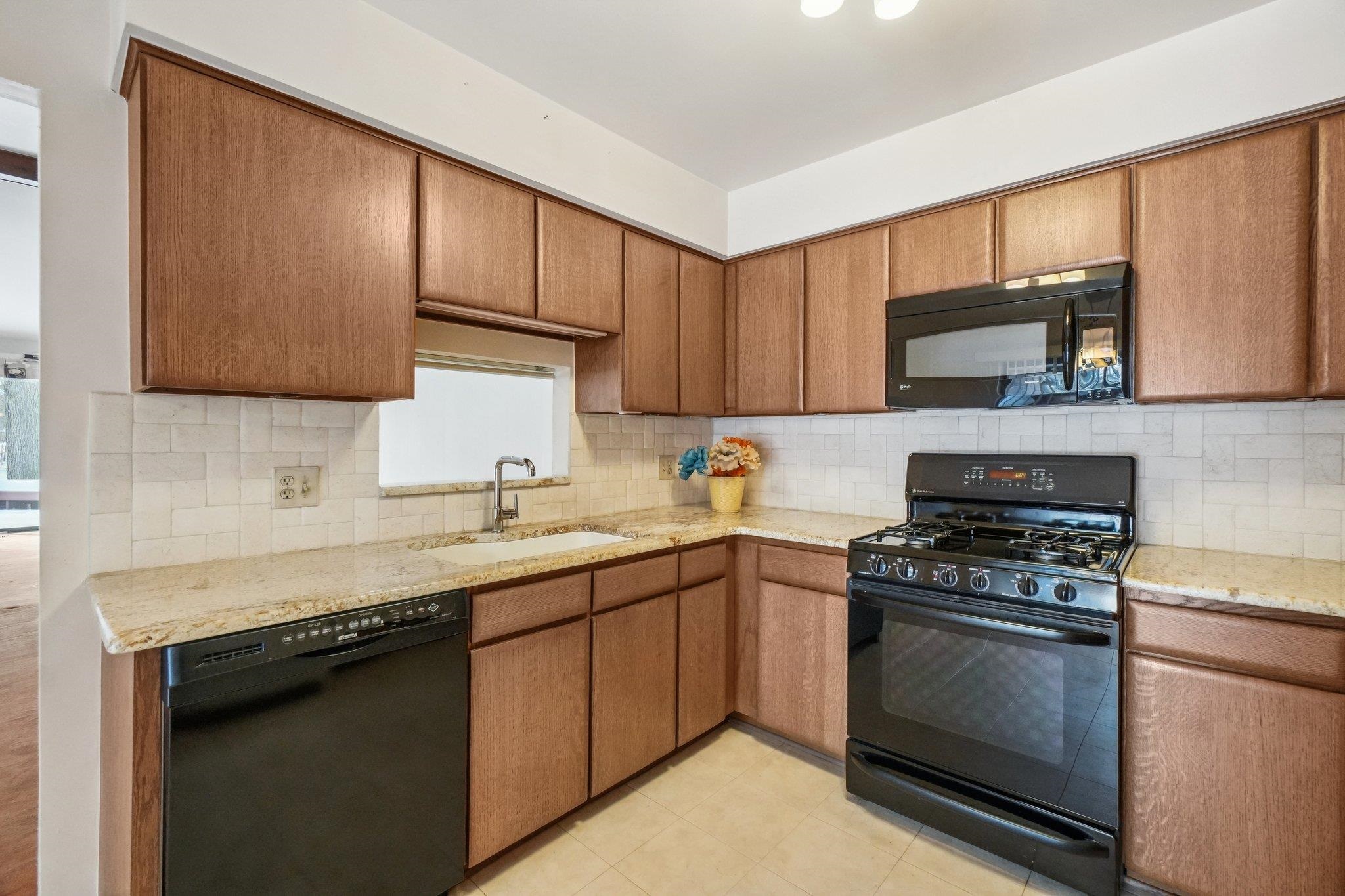1725 Streamwood Drive Rochester Hills, MI 48309 - Photo 10 of 31
