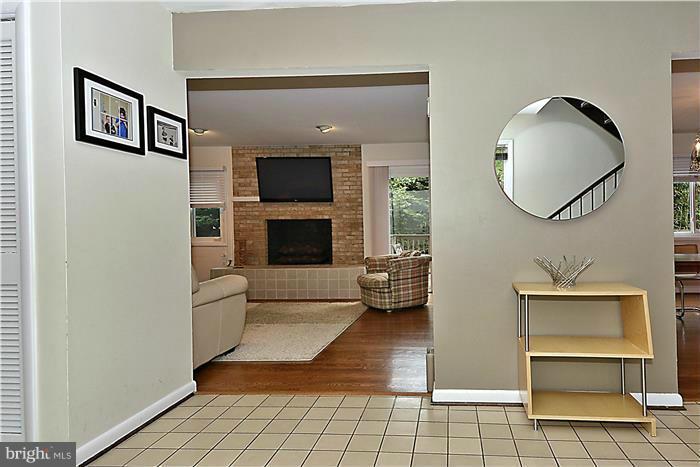 8707 Postoak Road Potomac, MD 20854 - Photo 2 of 30 Interior (General)
