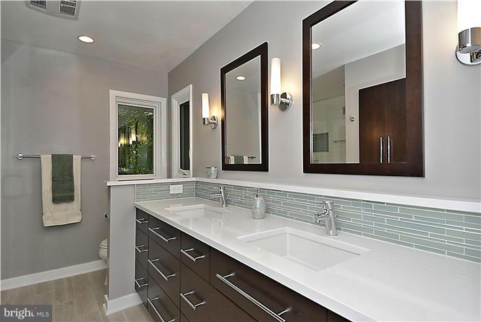 8707 Postoak Road Potomac, MD 20854 - Photo 14 of 30 Bath (Master)