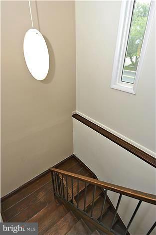 8707 Postoak Road Potomac, MD 20854 - Photo 3 of 30 Interior (General)