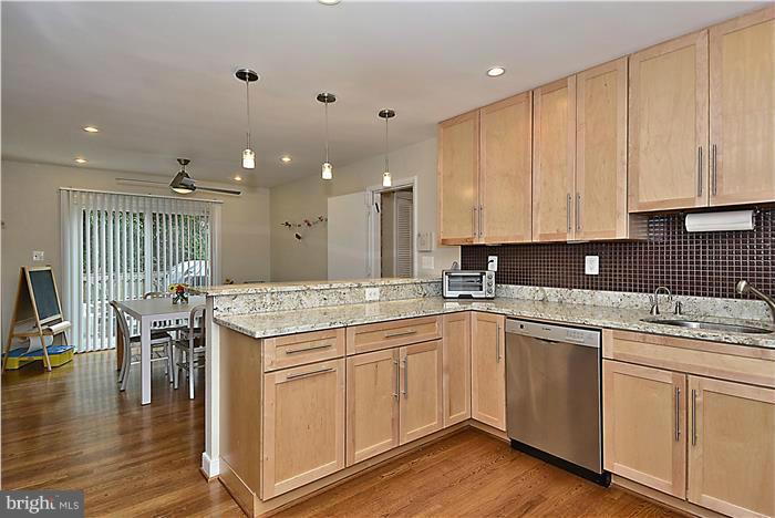 8707 Postoak Road Potomac, MD 20854 - Photo 6 of 30 Kitchen
