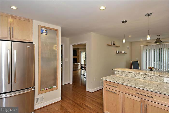 8707 Postoak Road Potomac, MD 20854 - Photo 7 of 30 Kitchen