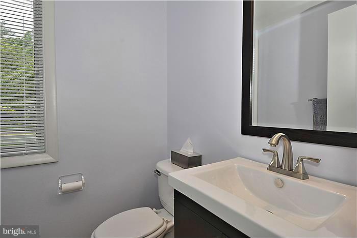 8707 Postoak Road Potomac, MD 20854 - Photo 9 of 30 Bath