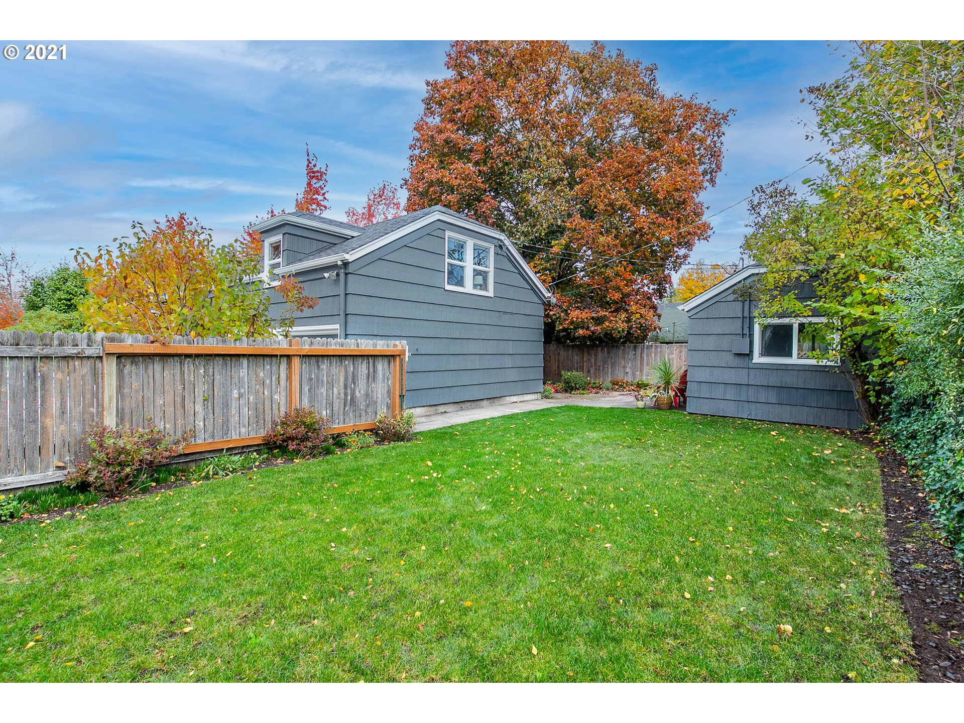 249 8th Street Springfield, OR 97477 - Photo 27 of 32 a view of a backyard with wooden fence
