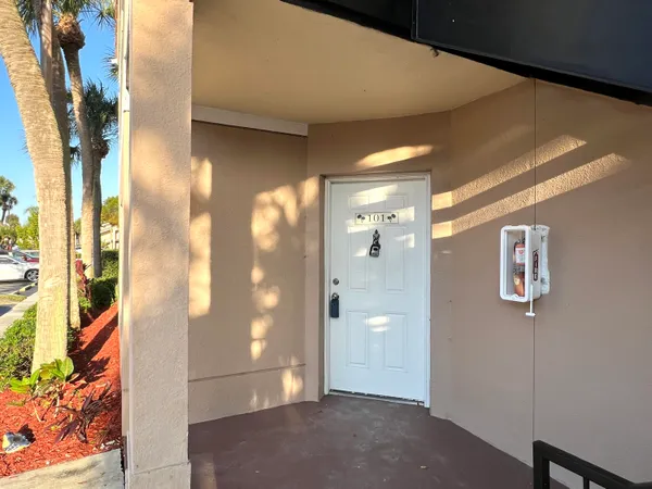 $1,950 | 815 West Boynton Beach Boulevard, Unit 12101, Boynton Beach, FL 33426