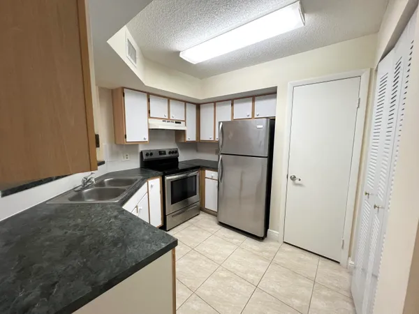 $1,950 | 815 West Boynton Beach Boulevard, Unit 12101, Boynton Beach, FL 33426