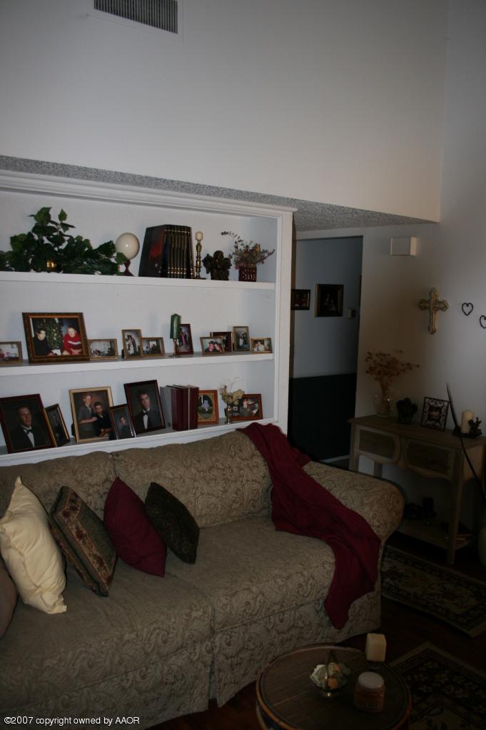 2702 Shadow Court Amarillo, TX 79110 - Photo 13 of 23 a living room with furniture and decor