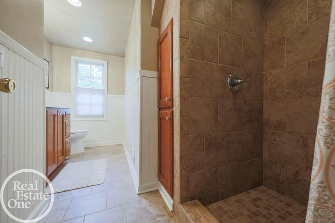 87 Ridge Road Grosse Pointe, MI 48236 - Photo 24 of 43 31330107-23.JPG