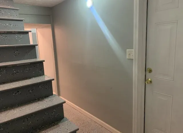 a view of empty room with window