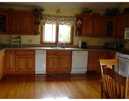 95 Hunting Hill Road Lunenburg, MA 01462 - Photo 11 of 24 Gallery Image 11