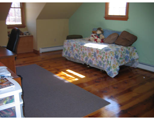 95 Hunting Hill Road Lunenburg, MA 01462 - Photo 16 of 24 Gallery Image 16