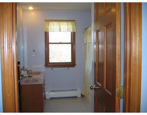 95 Hunting Hill Road Lunenburg, MA 01462 - Photo 18 of 24 Gallery Image 18