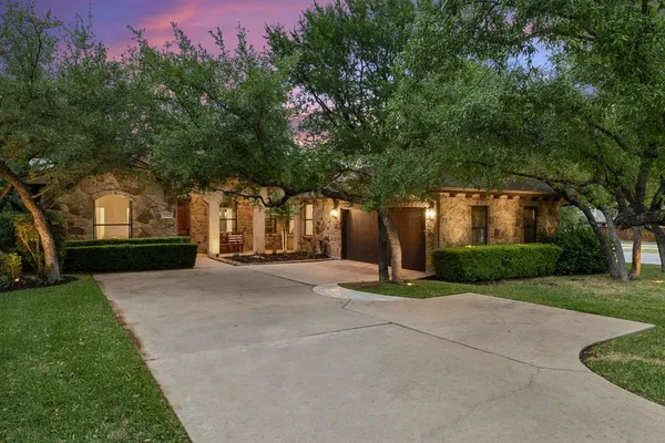 $927,000 | 102 Blue Jay Drive, Lakeway, TX 78734