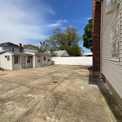 a view of residential houses with yard and city view