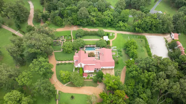 $3,995,000 | 2665 Raleigh Lagrange Drive, Piperton, TN 38066